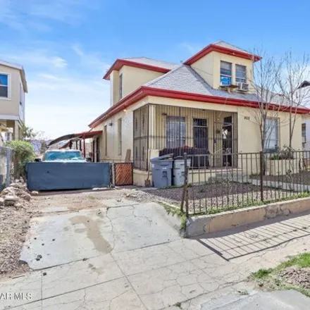 Buy this studio house on 808 Mundy Drive in El Paso, TX 79902