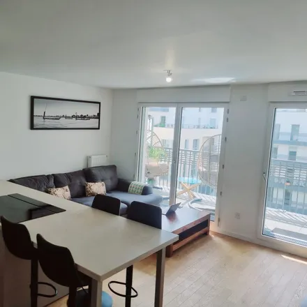 Rent this 2 bed apartment on 11 Mail Simone Veil in 92500 Rueil-Malmaison, France