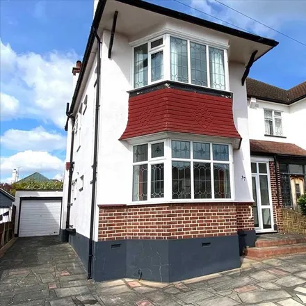 Rent this 3 bed duplex on Cottesmore Gardens in Leigh on Sea, SS9 2TG