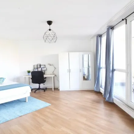 Image 3 - Le Vallona, Rue Pablo Neruda, 92000 Nanterre, France - Apartment for rent