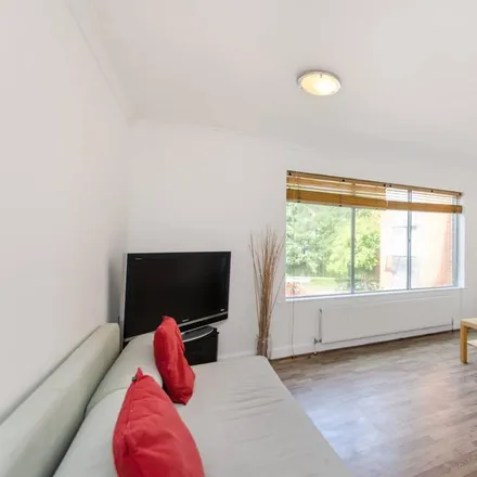 Image 3 - Grey Friars, Roxborough Park, London, HA1 3BE, United Kingdom - Apartment for rent