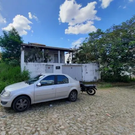 Buy this 3 bed house on Rua João Adelino Pires in Divinópolis - MG, 35501-296