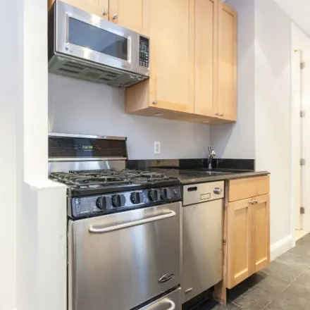 Image 5 - Victoria House, 200 East 27th Street, New York, NY 10016, USA - Apartment for rent