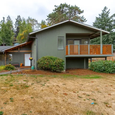 Buy this 4 bed house on 1404 18th Street in Oregon City, OR 97045