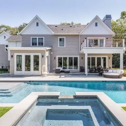 Rent this 6 bed house on 11 Springwood Way in Northwest Harbor, East Hampton