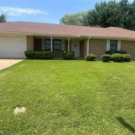 Rent this 3 bed house on 2081 Lisa Circle in Canton, TX 75103