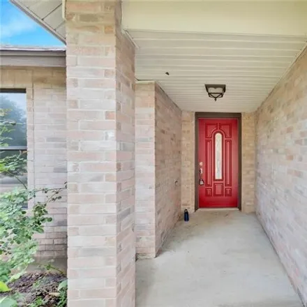 Image 2 - 7600 Marble Crest Drive, Austin, TX 78747, USA - House for sale