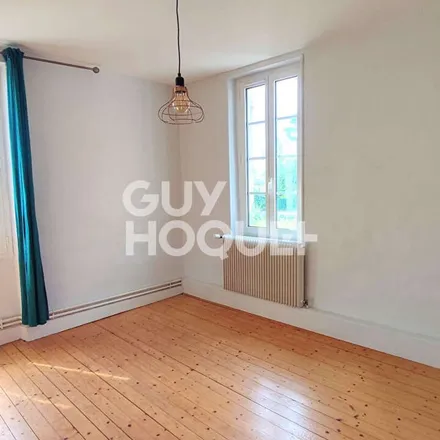 Rent this 5 bed apartment on 418 Cours Gambetta in 47000 Agen, France