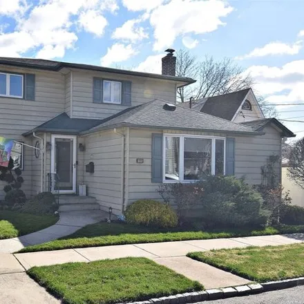 Buy this 3 bed house on 193 Irving Avenue in Village of Floral Park, NY 11001