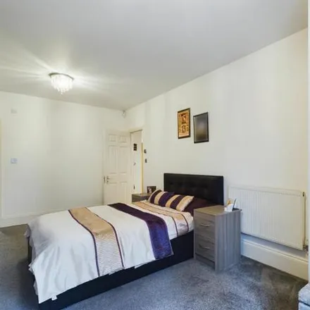 Image 7 - Princess Park Manor, Bellevue Road, London, N11 3NY, United Kingdom - Apartment for sale