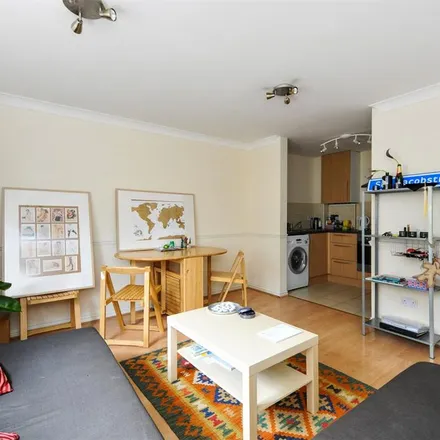 Image 4 - 200 Mile End Road, London, E1 4NN, United Kingdom - Apartment for rent