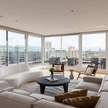 Rent this 3 bed apartment on North Quay Viaduct in A1261, London