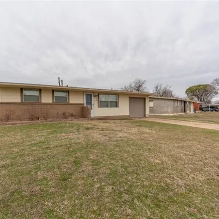 Image 2 - 2320 Northwest 32nd Street, Lawton, OK 73505, USA - House for sale