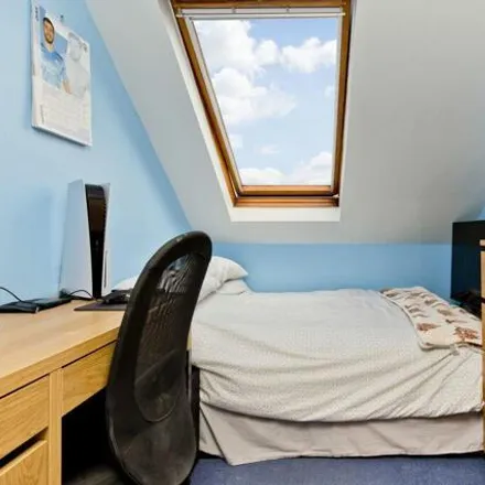 Image 8 - 32 Broomlea Crescent, City of Edinburgh, EH12 7NR, United Kingdom - Apartment for sale