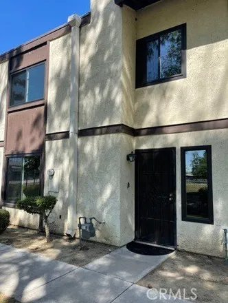 Buy this 3 bed condo on 98 Gemini Court in Bakersfield, CA 93309
