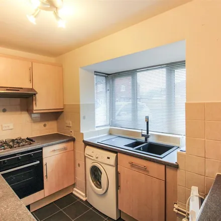 Image 3 - Cobden Avenue, Royal Leamington Spa, CV31 1YF, United Kingdom - Apartment for rent