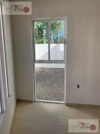 Buy this studio house on Calle Rivera del Río in 76803 San Juan del Río, QUE