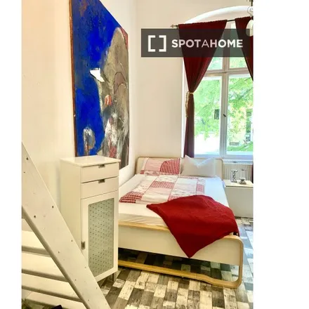 Rent this 2 bed room on Goltzstraße 40a in 10781 Berlin, Germany