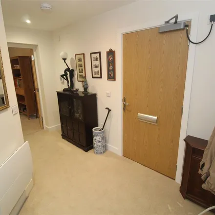 Image 2 - Co-op Food, 15 Fore Street, Topsham, EX3 0HF, United Kingdom - Apartment for rent