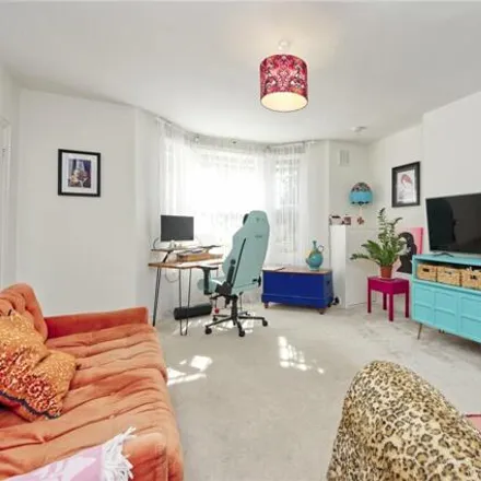 Rent this 1 bed room on 8 Fielding Road in London, W14 0LL