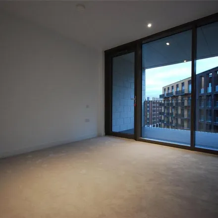 Image 7 - Commodore House, Admiralty Avenue, London, E16 2PZ, United Kingdom - Apartment for rent