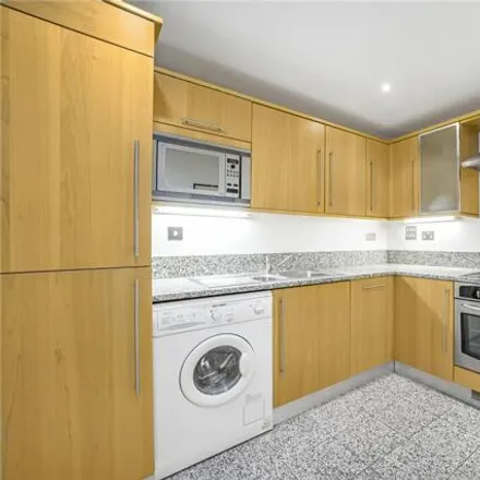 Image 3 - The Harpy Houseboat, Mill Street, London, SE1 2BB, United Kingdom - Apartment for sale