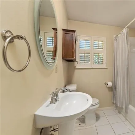 Image 9 - 1840 Shadow Bend Drive, Houston, TX 77043, USA - House for sale