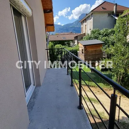 Image 2 - 3 Impasse des Acacias, 38190 Villard-Bonnot, France - Apartment for rent