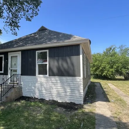 Buy this 2 bed house on 2241 Baker St in Muskegon, Michigan