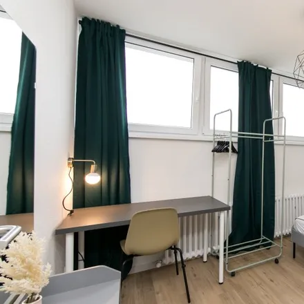 Rent this 6 bed room on Leibnizstraße 14 in 10625 Berlin, Germany