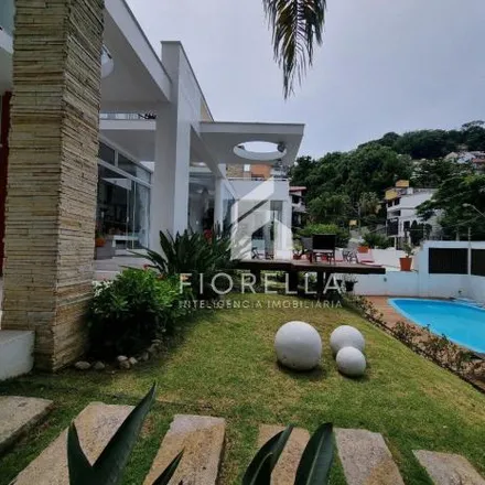 Buy this 8 bed house on Rua Doutor Armando Valério de Assis in Centro, Florianópolis - SC