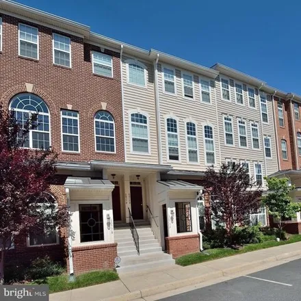 Buy this 3 bed townhouse on 6075-B Wicker Ln Unit 146 in Centreville, Virginia