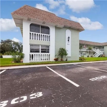 Rent this 1 bed condo on 924 Oak Circle in Tarpon Springs, FL 34689