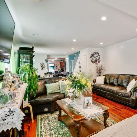 Image 4 - 113-44 204th Street, New York, NY 11412, USA - House for sale
