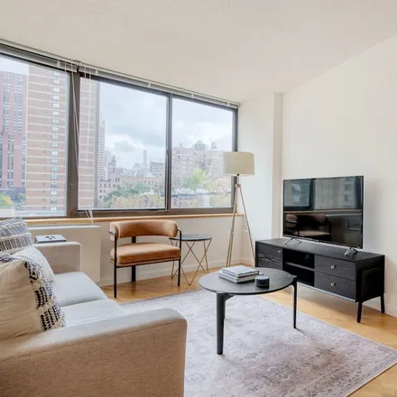 Rent this 2 bed apartment on Uptown Hudson Tubes in Hudson River Greenway, New York