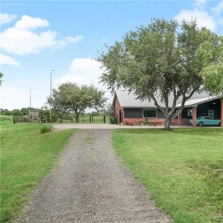 Image 3 - Welder Elementary School, 901 Hamilton Street, Sinton, TX 78387, USA - House for sale