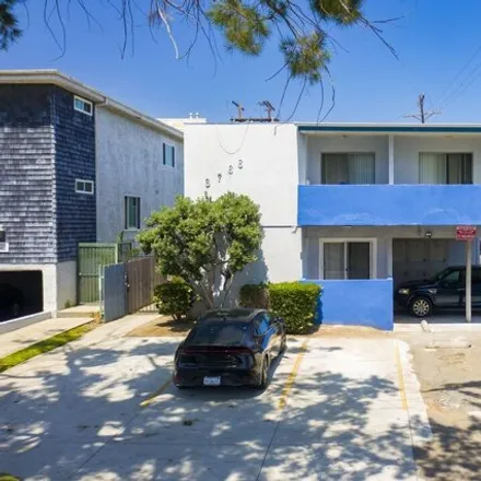 Buy this 8 bed house on In-N-Out Burger in 9245 Venice Boulevard, Los Angeles
