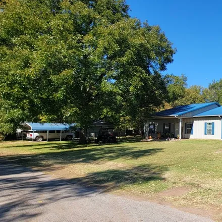 Image 3 - 210 East H Street, Waurika, Jefferson County, OK 73573, USA - House for sale