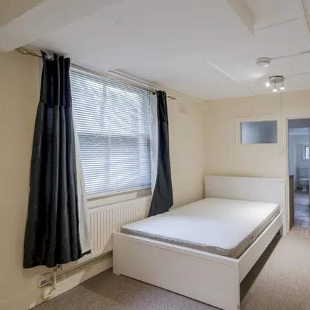 Rent this studio apartment on 33 Fordwych Road in London, NW2 3PA