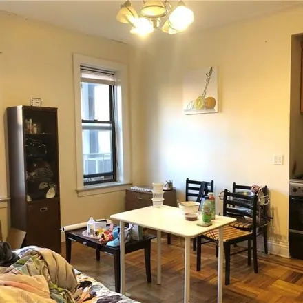 Image 3 - 2940 Ocean Avenue, New York, NY 11235, USA - Apartment for sale