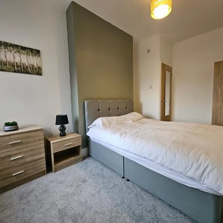 Rent this 1 bed room on Bentley Road/Hunt Lane in Centurion Retail Park, Bentley Road
