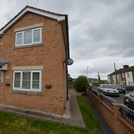 Rent this 4 bed house on De Lacy Avenue in North Featherstone, WF7 6AZ