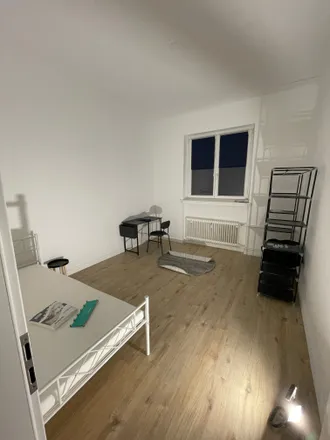 Rent this 3 bed apartment on Güldenstraße 57 in 38100 Brunswick, Germany