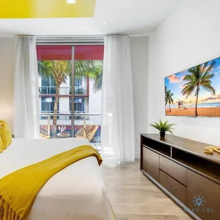 Rent this studio condo on Hollywood