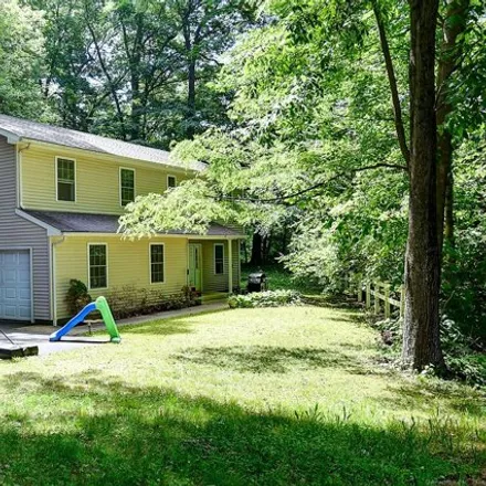 Buy this 3 bed house on 860 Neipsic Rd in Glastonbury, Connecticut