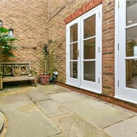 Image 5 - 7 Lancaster Mews, London, TW10 6RG, United Kingdom - House for sale