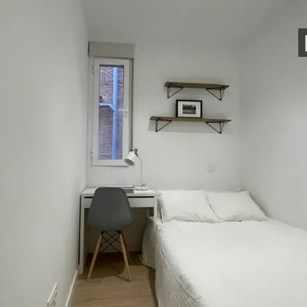 Rent this 12 bed room on Centro Privado de Educación Infantil in Primaria y Secundaria San Juan Bautista, Calle de Francos Rodríguez