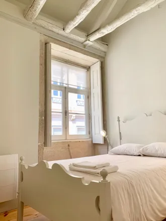 Rent this 2 bed apartment on Encaixados in Rua do Conde de Vizela 14, 4050-151 Porto