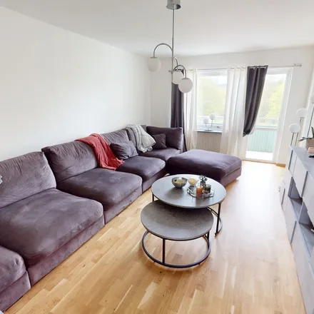 Rent this 4 bed apartment on Storegårdsvägen 33 in 541 38 Skövde, Sweden