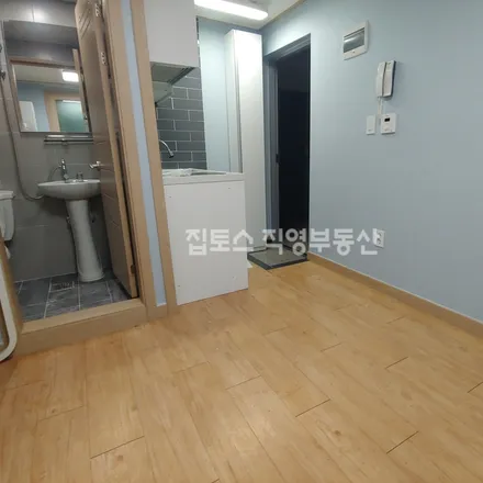 Rent this studio apartment on 서울특별시 관악구 봉천동 903-24